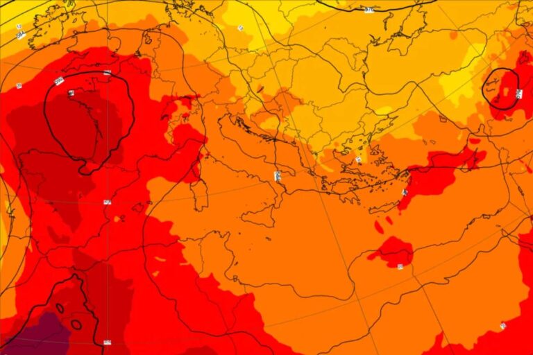 La chaleur record paralyse l'Europe : à Paris les monuments ferment tôt (et en Espagne elle atteint 45°)