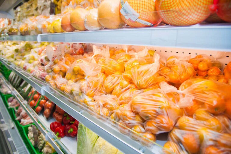 L’ère des emballages plastiques à usage unique dans l’UE touche à sa fin : des emballages d’eau aux emballages de fruits et légumes, qu’est-ce qui va disparaître