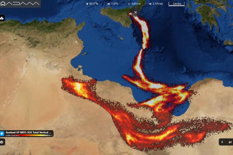 Le « souffle » de l'Etna vu de l'espace : l'énorme panache de gaz a atteint l'Afrique du Nord