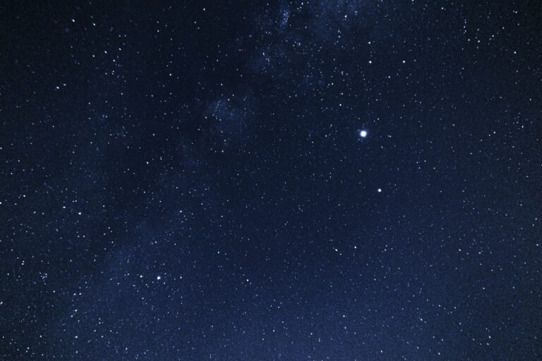 Deux spectacles nous attendent, l'un plus beau l'un que l'autre entourés d'étoiles filantes (et visibles à l'oeil nu), ne le manquons pas !