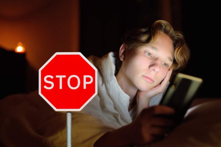 Stop aux réseaux sociaux de minuit à 6h du matin : le Royaume-Uni veut introduire un couvre-feu nocturne pour les mineurs