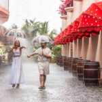 À Dubaï, il y a une rue où il pleut sur commande et il fait toujours 27 degrés (même en plein été) : comment fonctionne Raining Street