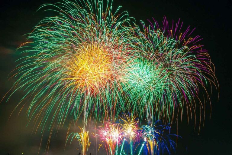 Des feux d'artifice plus respectueux de l'environnement ? Au Japon, la coquille est désormais soluble dans l'eau