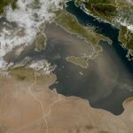 La cinquième canicule amène aussi le sable du Sahara en Italie : ciel jaune et pointes à 44 °C, quand va-t-elle finir ?