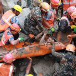 Miracle au Népal : deux ouvriers extraits vivants d'un tunnel au bout de 10 jours (alors que le bilan des morts de la catastrophe dépasse les 5 500 disparus)