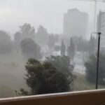 Violente tempête à Rome : rues transformées en rivières, poubelles traînées et circulation à l'arrêt
