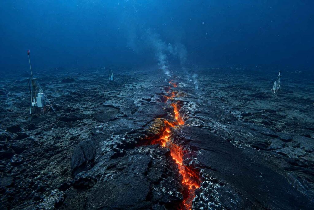 fessura vulcanica che emerge