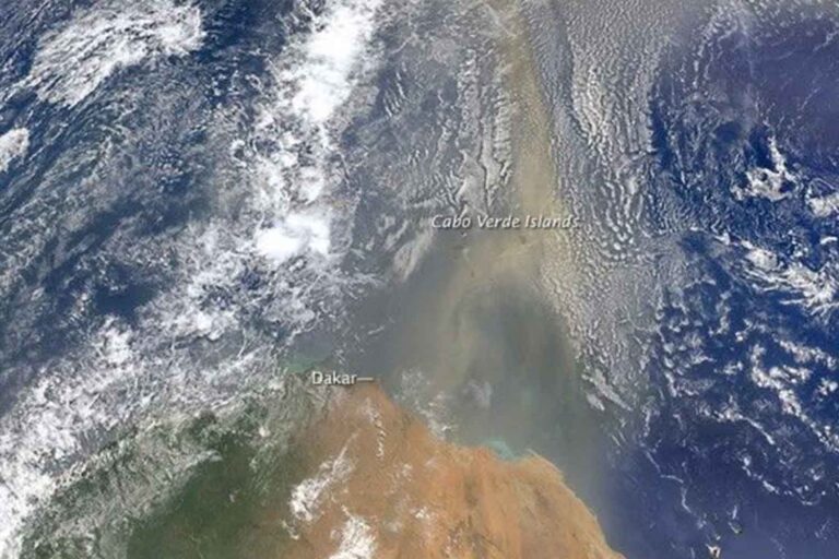L'atmosphère terrestre perd de la poussière, avec des conséquences inattendues sur le climat
