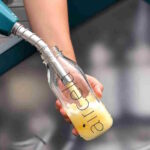 Cette machine produit près de 4 litres d'essence synthétique par jour en utilisant uniquement de l'air, de l'eau et de l'électricité.