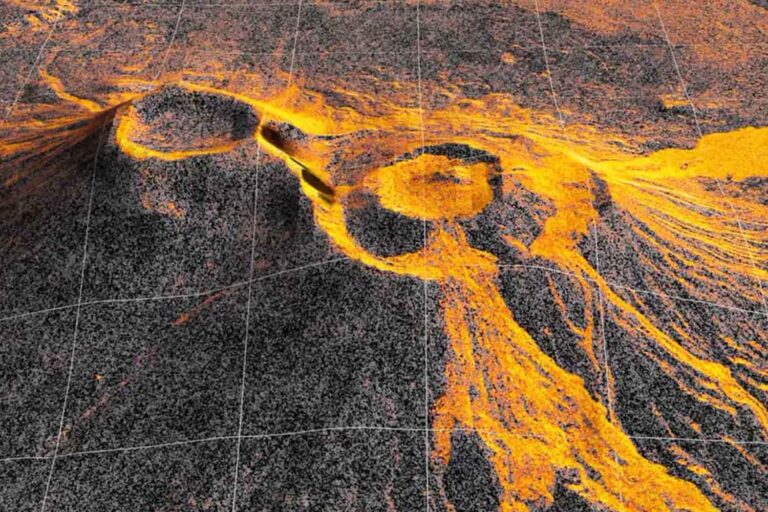 Un satellite a filmé en time-lapse l'éruption d'un volcan resté endormi depuis plus de 500 ans, la vidéo est spectaculaire