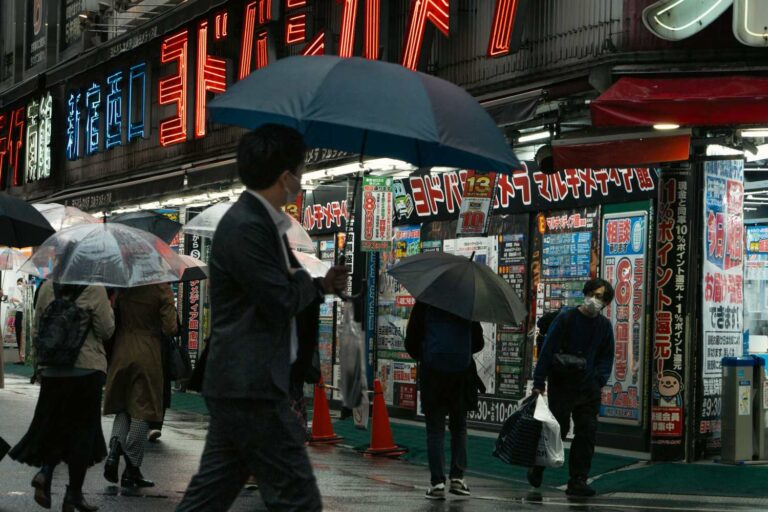 À Tokyo, il a plu pendant 37 jours consécutifs à cause des typhons et des effets d'El Niño : tous les records ont été battus.