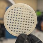 Ce filtre imprimé en 3D a capturé 90 % des microplastiques présents dans l'eau en laboratoire et, espérons-le, fonctionnera également dans les machines à laver.