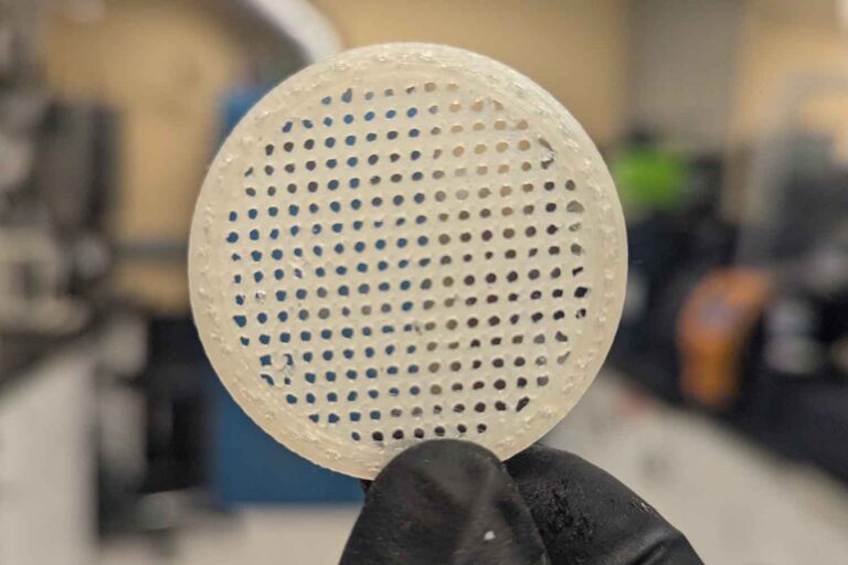 Ce filtre imprimé en 3D a capturé 90 % des microplastiques présents dans l'eau en laboratoire et, espérons-le, fonctionnera également dans les machines à laver.