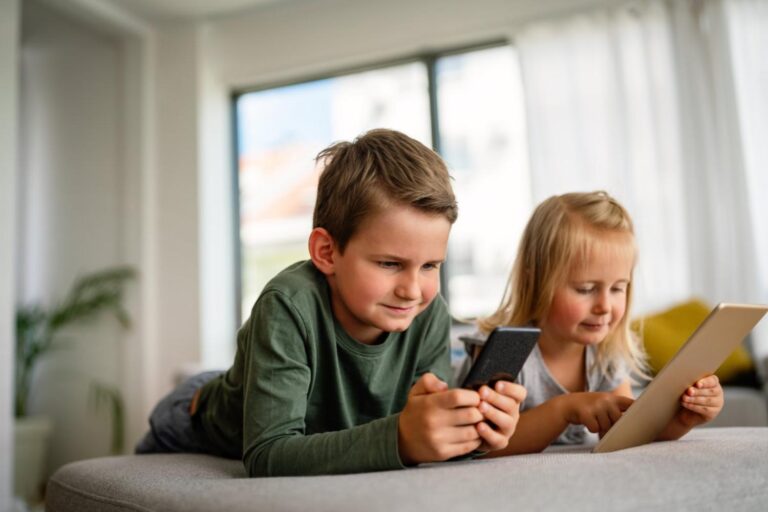Avant d'offrir un smartphone à votre enfant à 12 ans, lisez cette étude