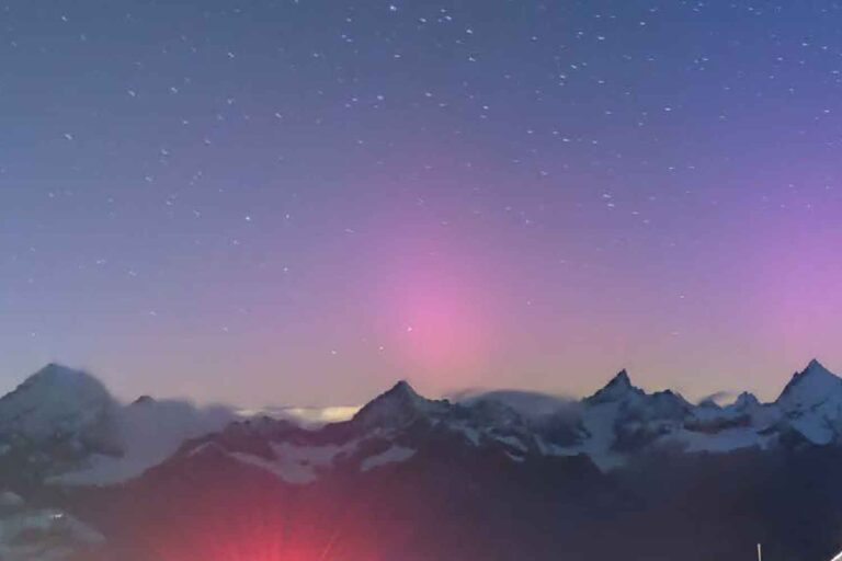 Tempête géomagnétique G3 en cours : pourquoi même le ciel des Alpes est devenu rouge