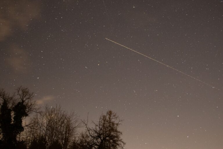 Préparons de nombreux vœux pour les epsilons des Géminides, les étoiles filantes qui annoncent les Géminides de décembre