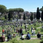 À Rome, vous pouvez admirer la floraison de roses anciennes et rares même en automne : la roseraie municipale a rouvert ses portes (et c'est gratuit)